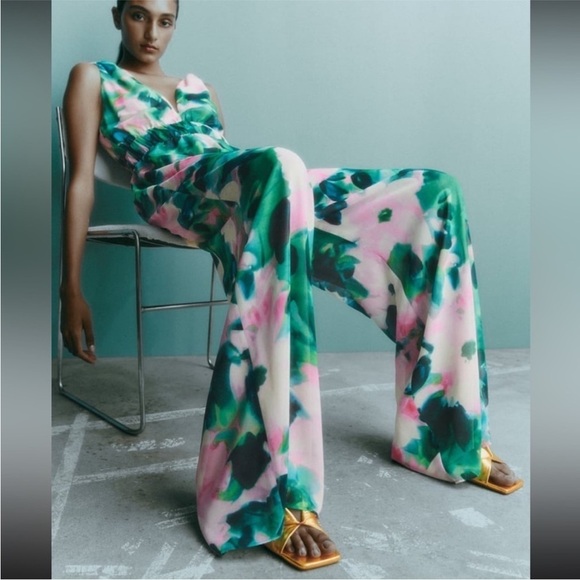 New Zara Floral Print Deep V-neck Flowy Wide Leg Jumpsuit - Picture 13 of 13
